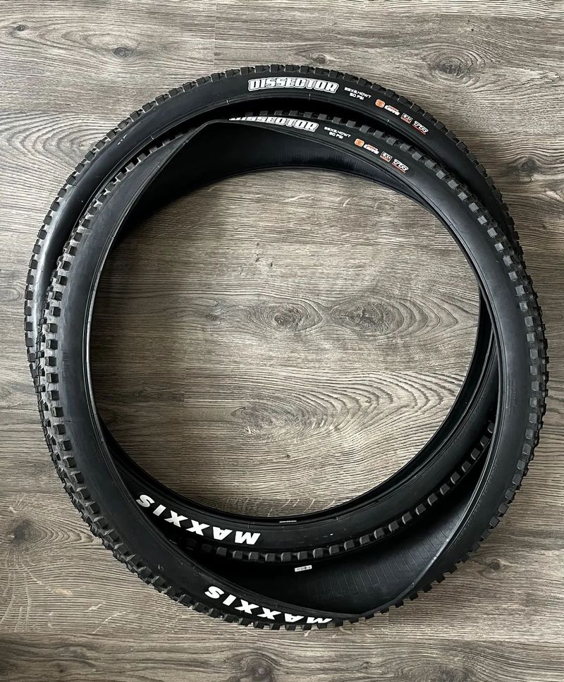 2ks plášť 29x2,4 Maxxis Dissector DH, WT, DH, 3C Tubeless Ready, kevlar