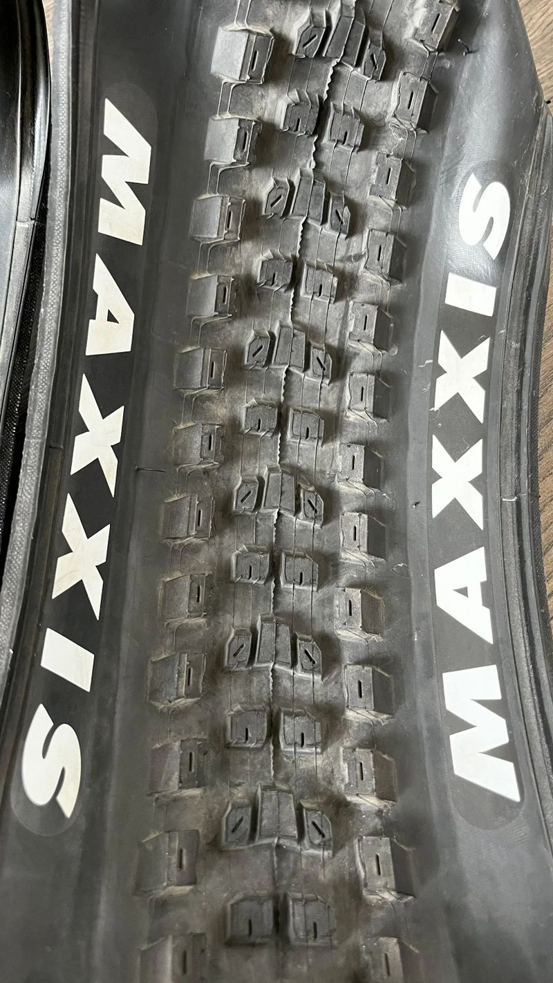 2ks plášť 29x2,4 Maxxis Dissector DH, WT, DH, 3C Tubeless Ready, kevlar