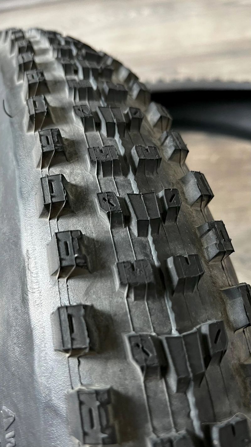 2ks plášť 29x2,4 Maxxis Dissector DH, WT, DH, 3C Tubeless Ready, kevlar