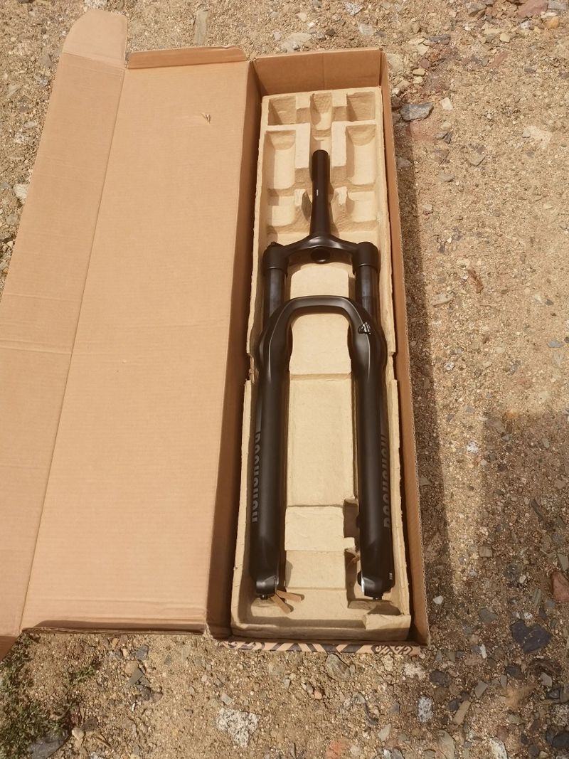 RockShox 35 Silver, Solo Air, 44mm offset_vidlice z nového kola 2023 Stumpjumper Alloy pruměr kol 29
