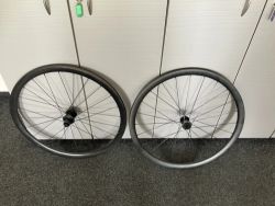 Zapletena kola Bontrager Aeolus Elite 35