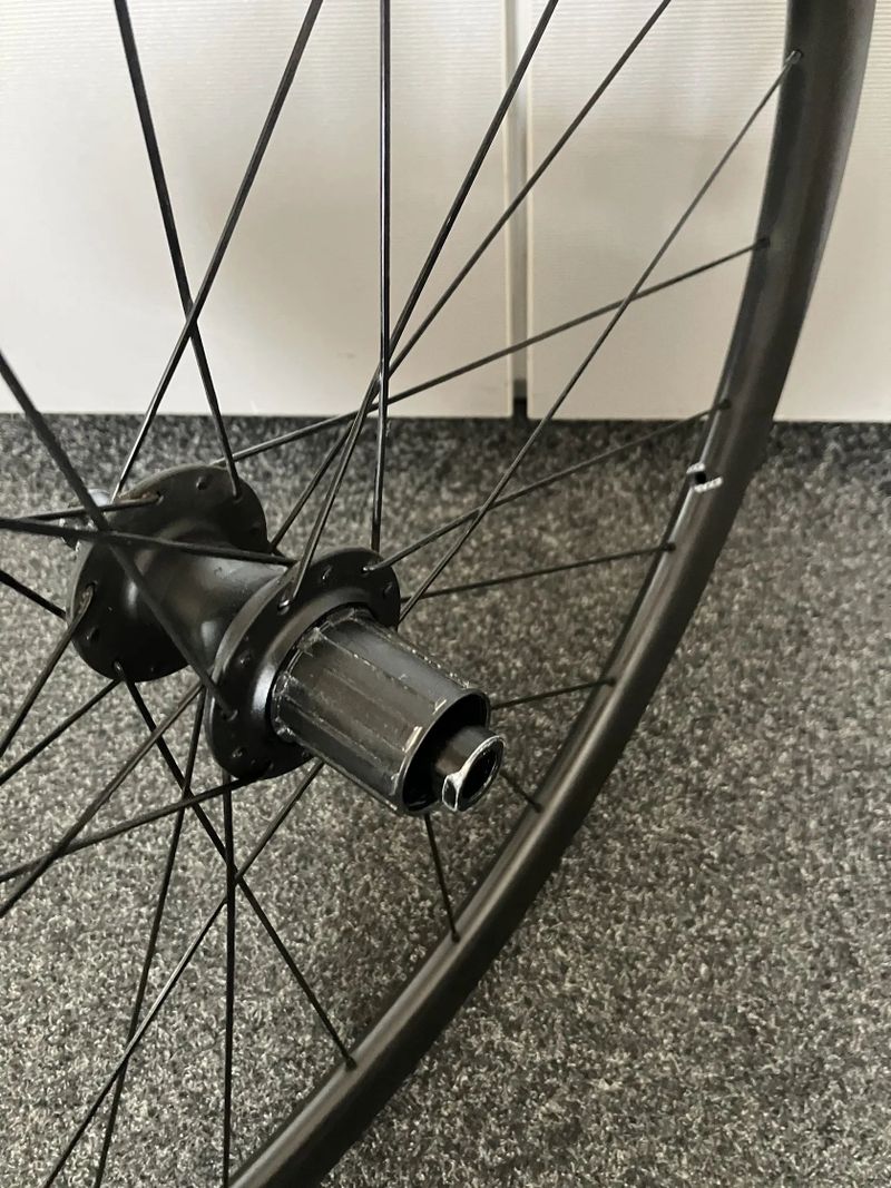 Zapletena kola Bontrager Aeolus Elite 35