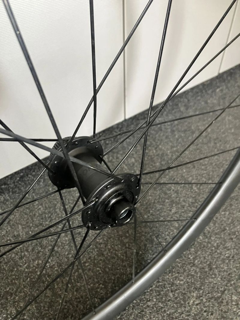 Zapletena kola Bontrager Aeolus Elite 35