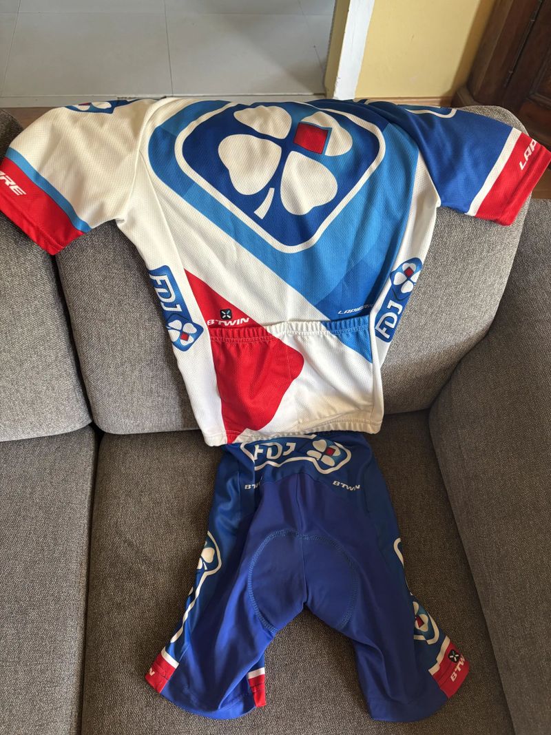 Dětský cyklodres / cyklistický set B’TWIN FDJ, 10-12 let