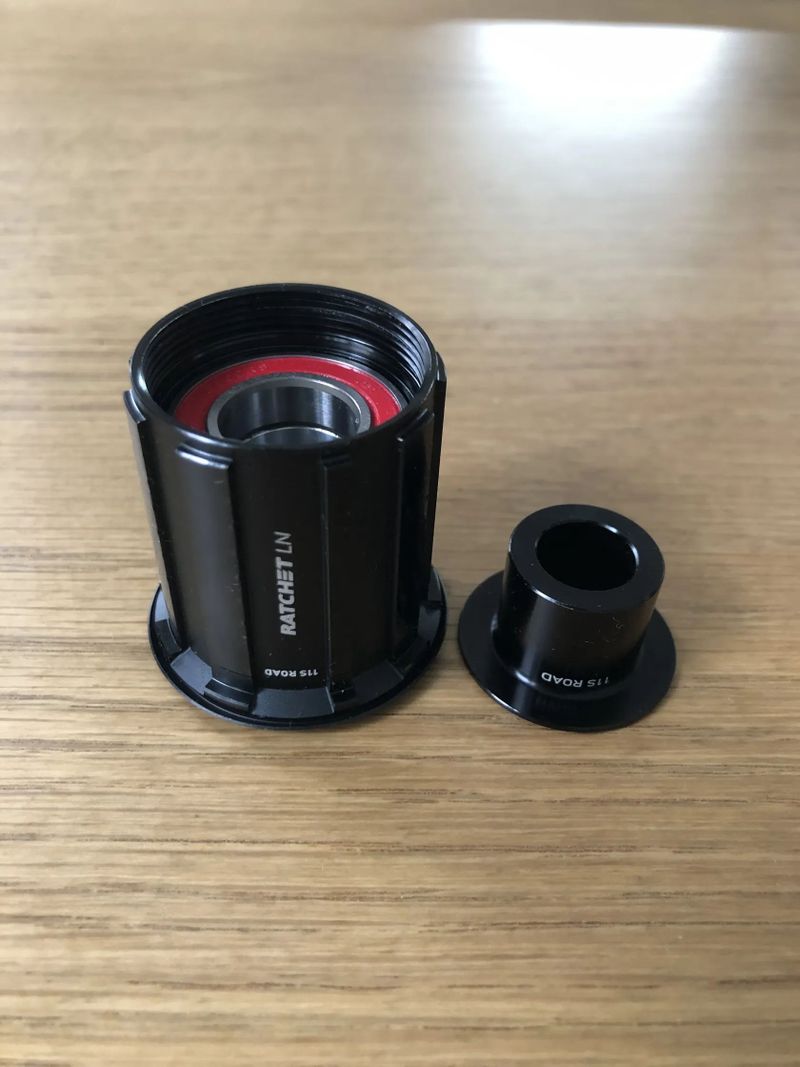 SILNIČNÍ OŘECH DT SWISS RATCHET SHIMANO