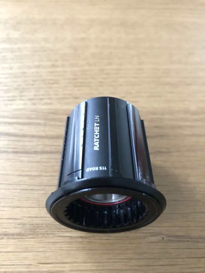 SILNIČNÍ OŘECH DT SWISS RATCHET SHIMANO