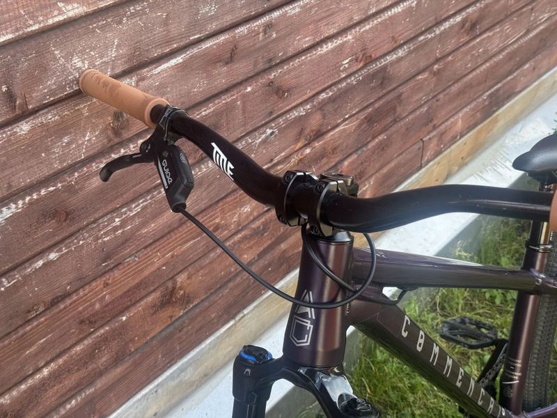 SLEVA - Commencal Absolut RS - TOP STAV