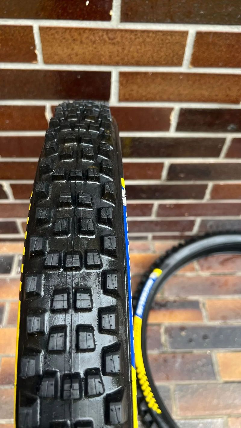 Michelin DH22 Racing Line 27,5 x 2,4" 