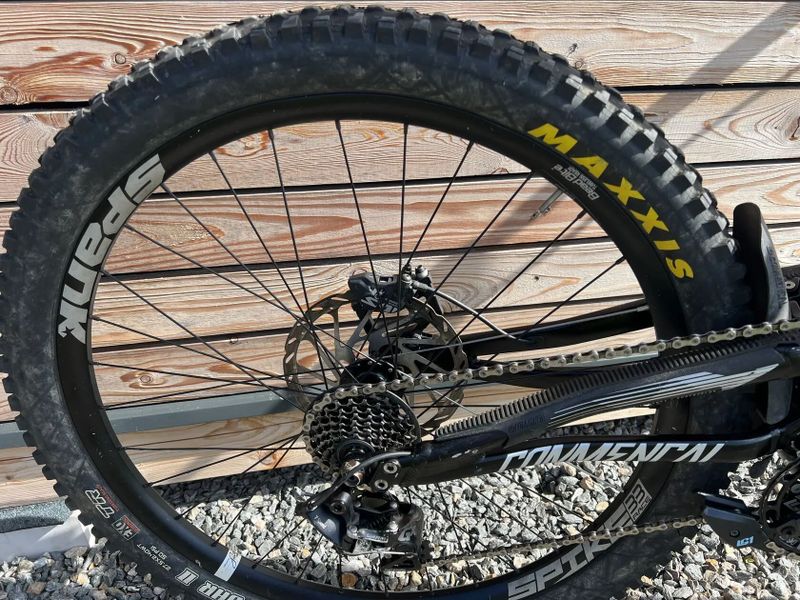 COMMENCAL SUPREME DH V4.2 RACE 650B Black