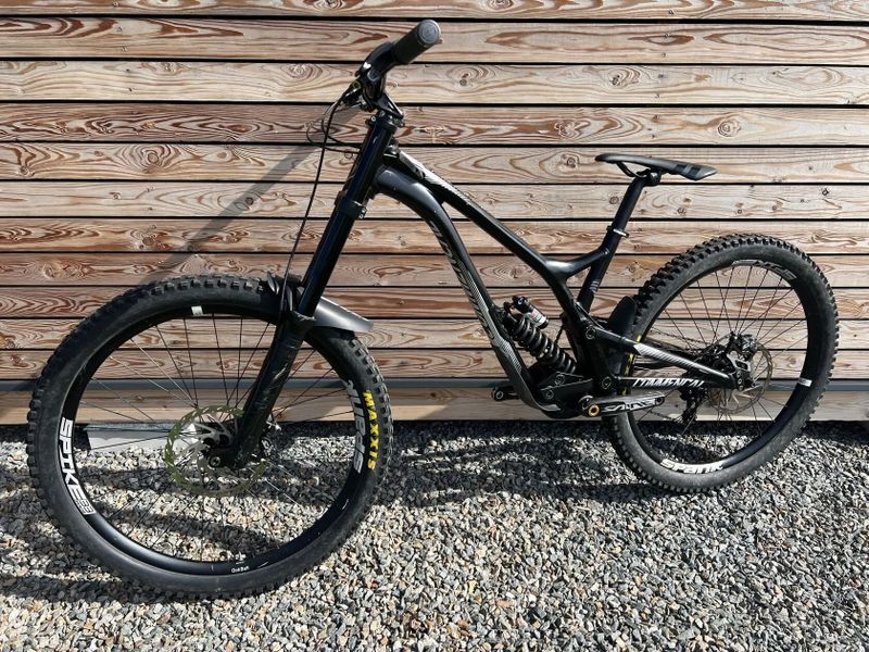 COMMENCAL SUPREME DH V4.2 RACE 650B Black
