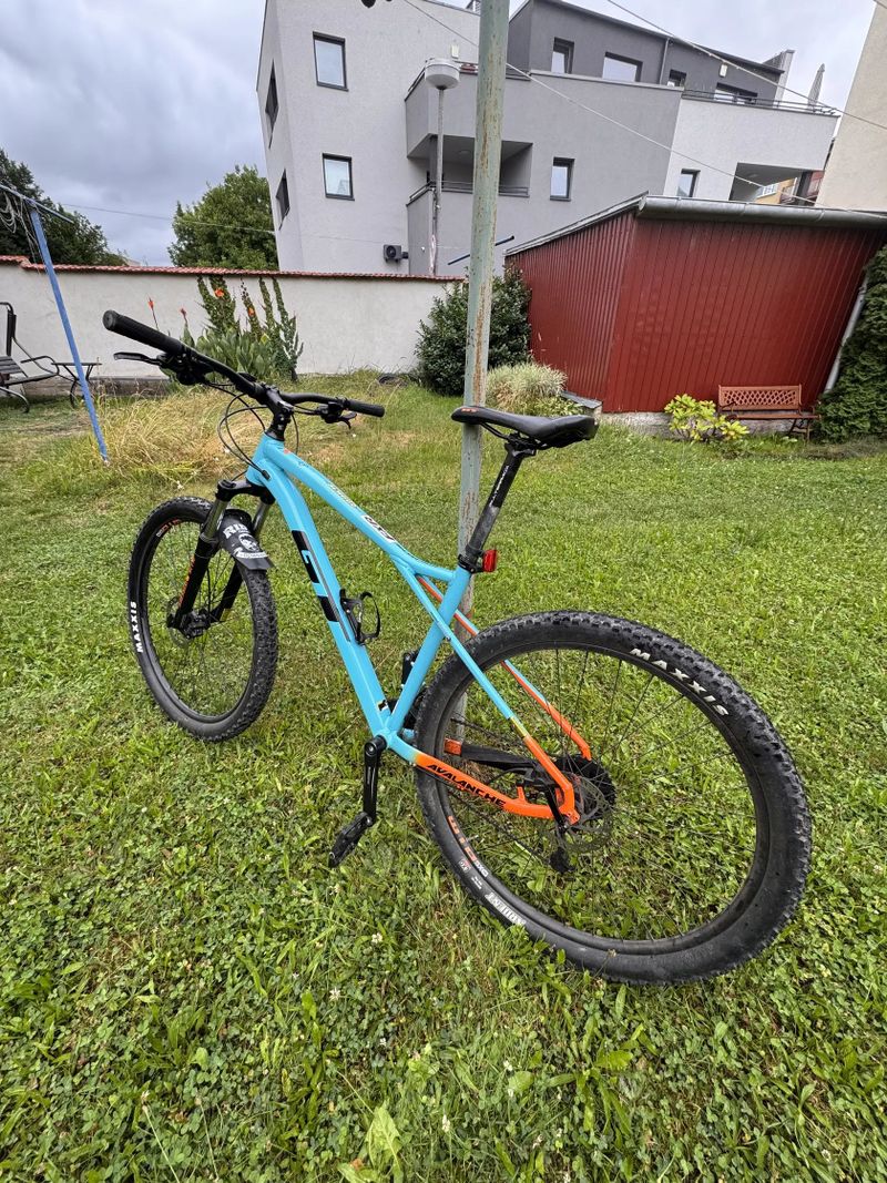 Prodám horské kolo GT Avalanche Sport 2020 – vel. L, 29” kola