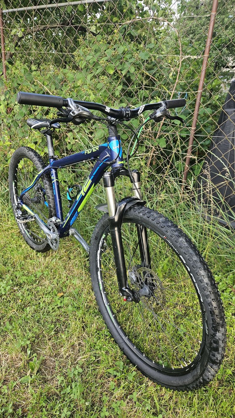 4EVER FEVER, 27,5", vel. M, hydraulické kotoučové brzdy, vzduchová vidlice