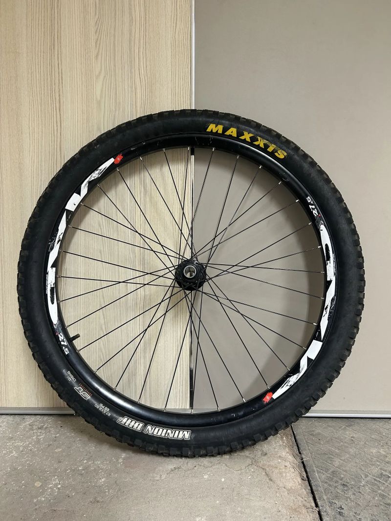 Ráfek Mach, Maxxis, nová duše.