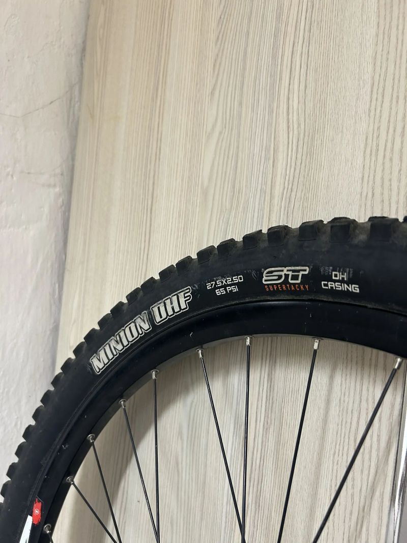 Ráfek Mach, Maxxis, nová duše.