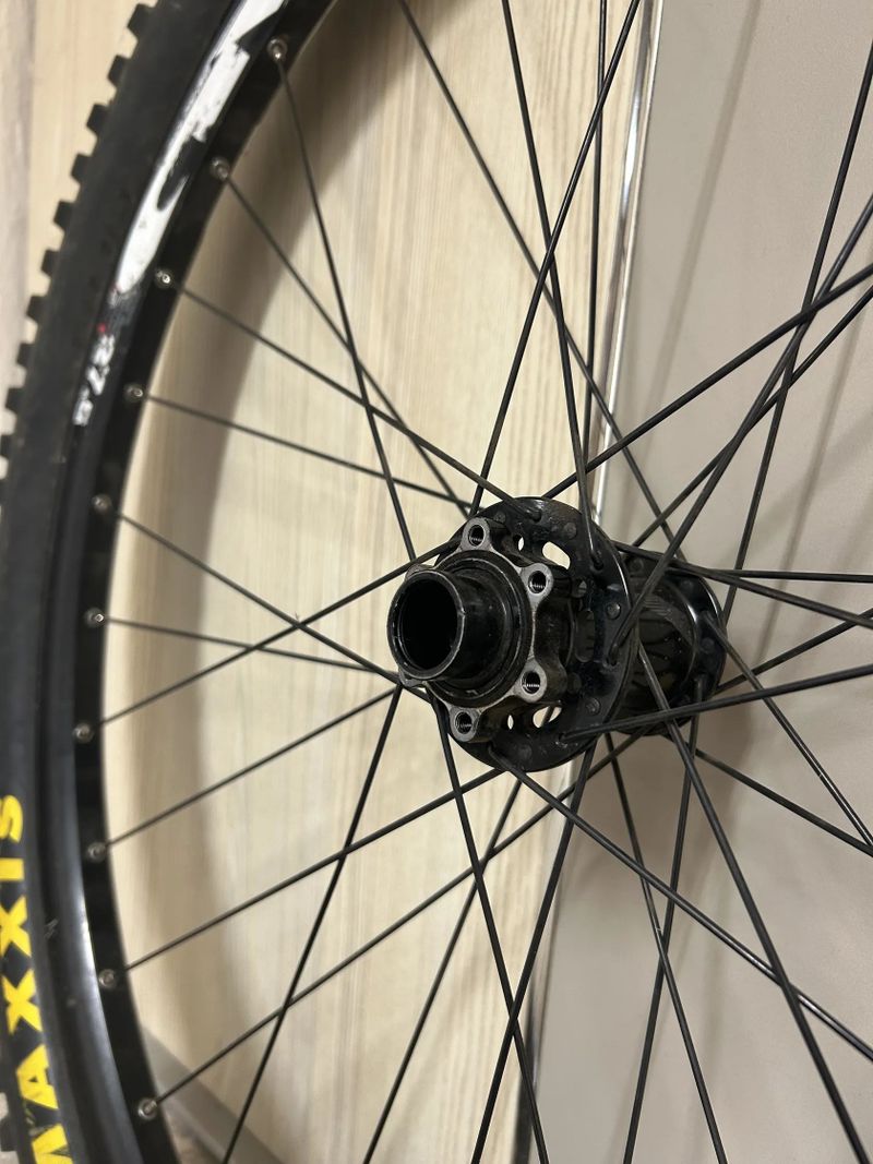 Ráfek Mach, Maxxis, nová duše.