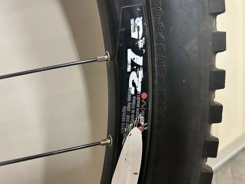 Ráfek Mach, Maxxis, nová duše.
