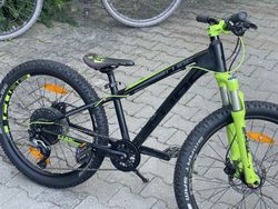 Cube acid 240 race s vzduchovou vidlicí a hydraulickými brzdami, super dětský bike od 125cm