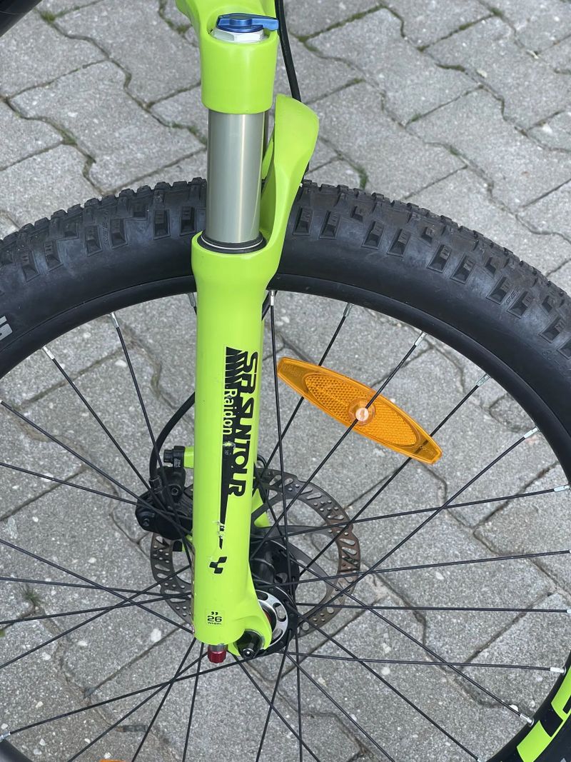 Cube acid 240 race s vzduchovou vidlicí a hydraulickými brzdami, super dětský bike od 125cm