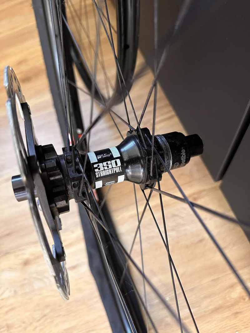 Kola s náboji DT Swiss 350s