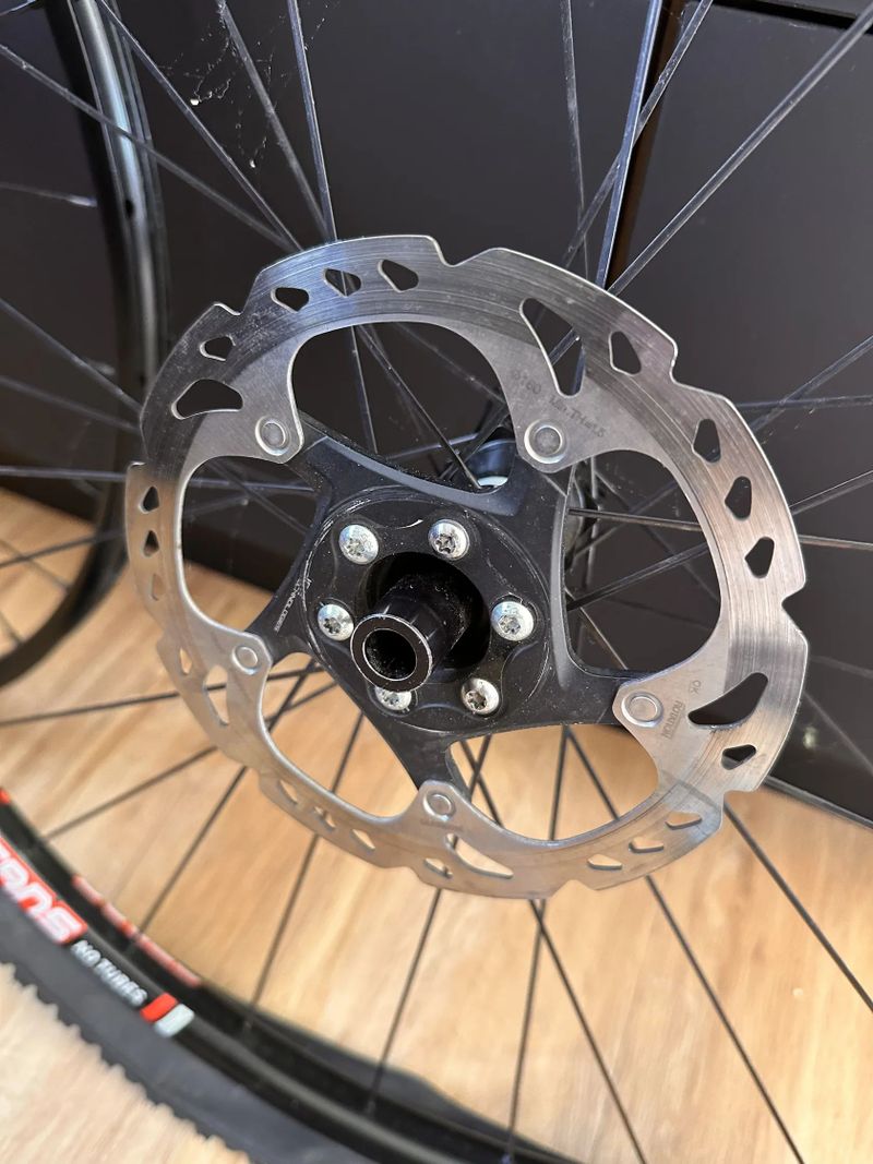 Kola s náboji DT Swiss 350s