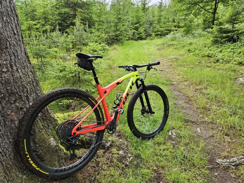 Trek Supercaliber 9.8 GX Radioactive Yellow to Coral Fade