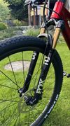 BMC Twostroke 01, SRAM XX1 Eagle AXS, FOX FLOAT 32, CARBONOVÉ KOLA, velikost M