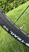 BMC Twostroke 01, SRAM XX1 Eagle AXS, FOX FLOAT 32, CARBONOVÉ KOLA, velikost M