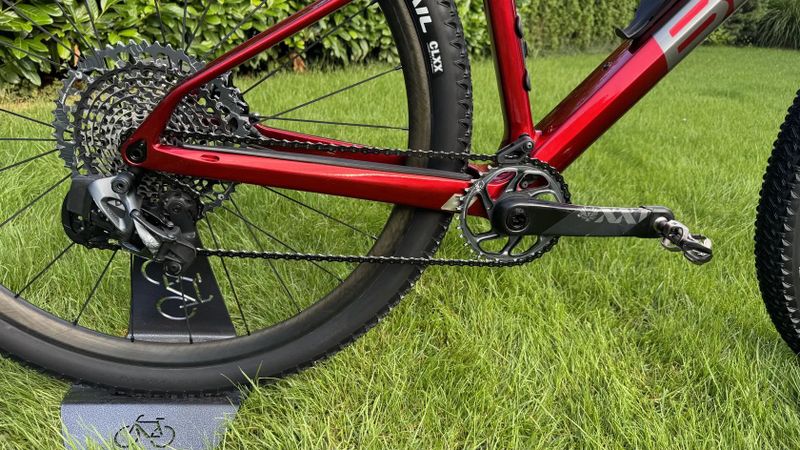 BMC Twostroke 01, SRAM XX1 Eagle AXS, FOX FLOAT 32, CARBONOVÉ KOLA, velikost M