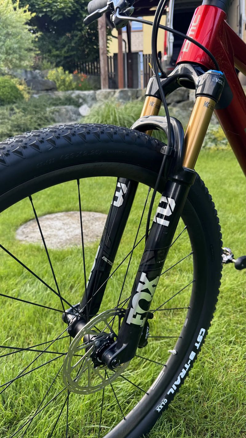 BMC Twostroke 01, SRAM XX1 Eagle AXS, FOX FLOAT 32, CARBONOVÉ KOLA, velikost M