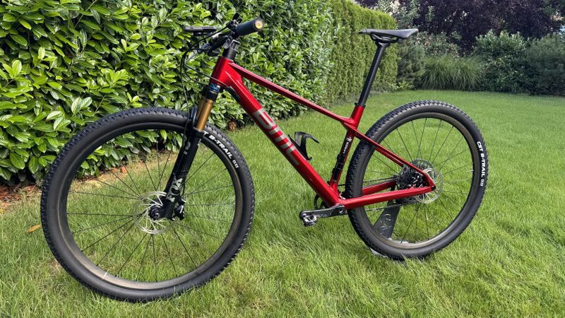 BMC Twostroke 01, SRAM XX1 Eagle AXS, FOX FLOAT 32, CARBONOVÉ KOLA, velikost M