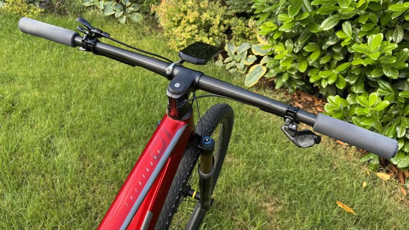 BMC Twostroke 01, SRAM XX1 Eagle AXS, FOX FLOAT 32, CARBONOVÉ KOLA, velikost M