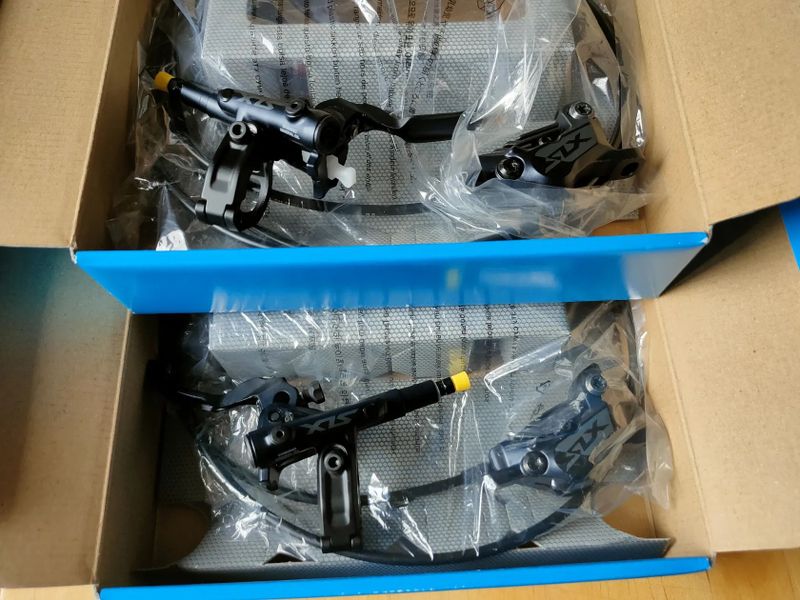 Brzdy Shimano SLX - 4 pístky - BR-M7120 - cena za pár