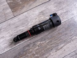 RockShox Deluxe Select+ RT, 205 mm x 60 mm