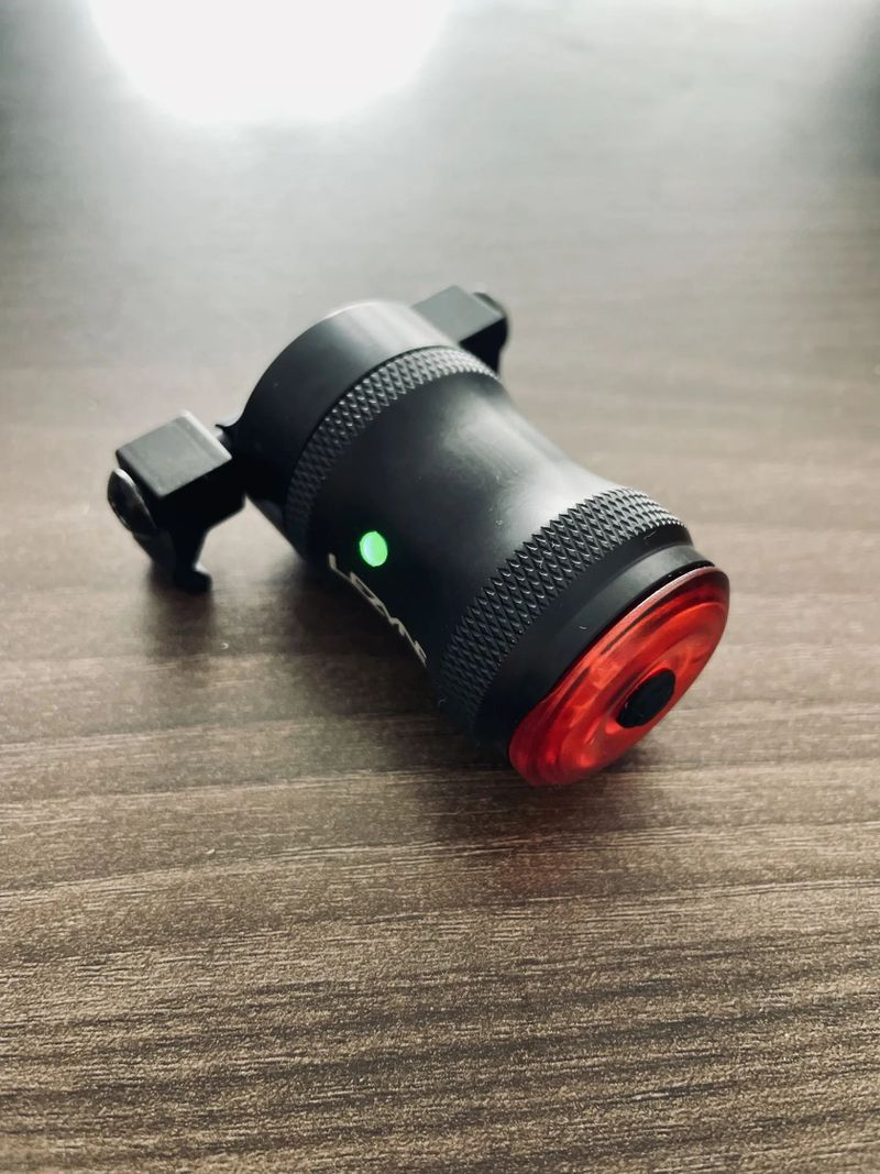 Lezyne Saddle Ai Alert 250 zadní světlo