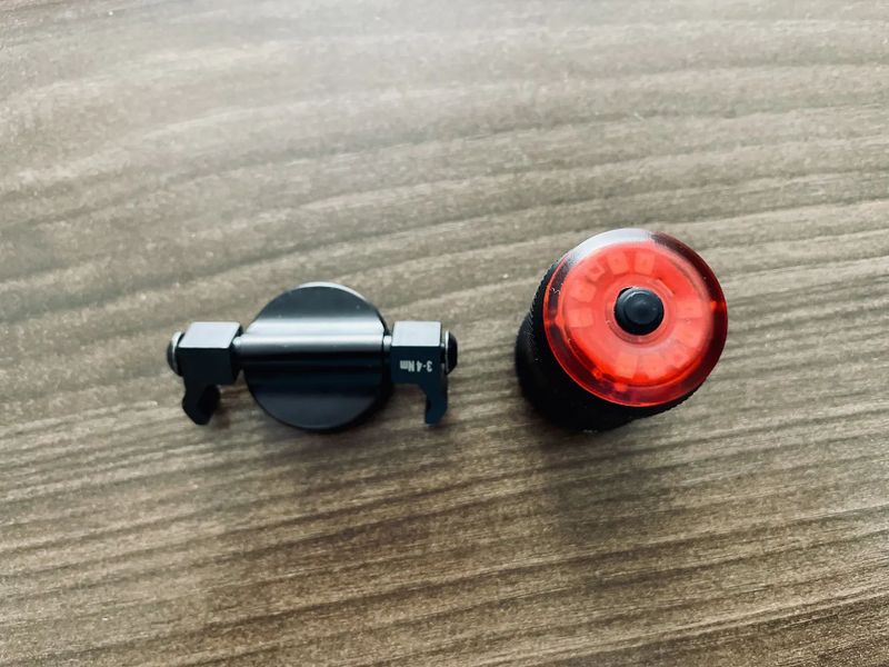 Lezyne Saddle Ai Alert 250 zadní světlo