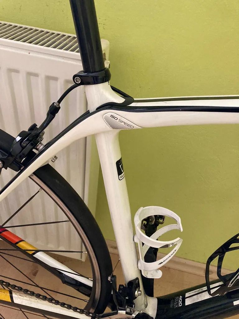 Trek Domane 4.3 (karbon, Shimano 105)