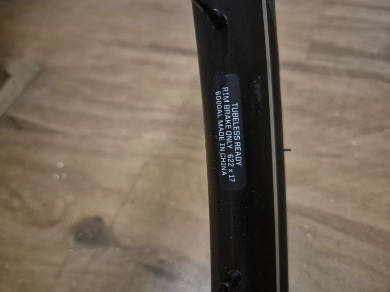 bontrager TLR s plasten sundane z noveho kola, cena za oba