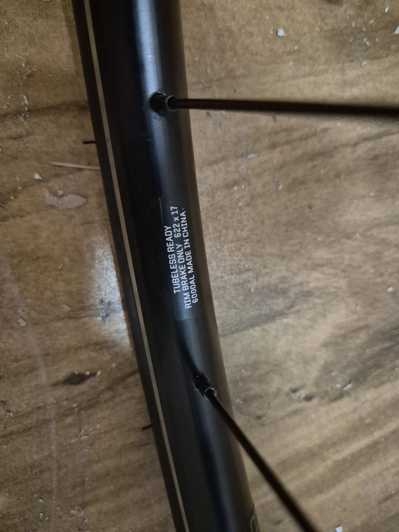 bontrager TLR s plasten sundane z noveho kola, cena za oba