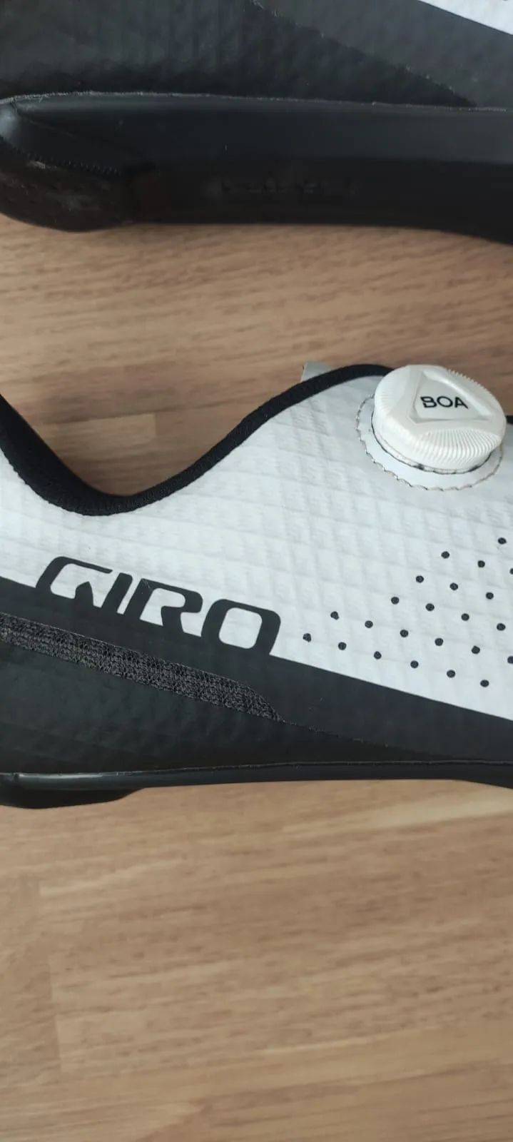 Giro Cadet, s karbonovou podrážkou a systémem Boa, velikost 47
