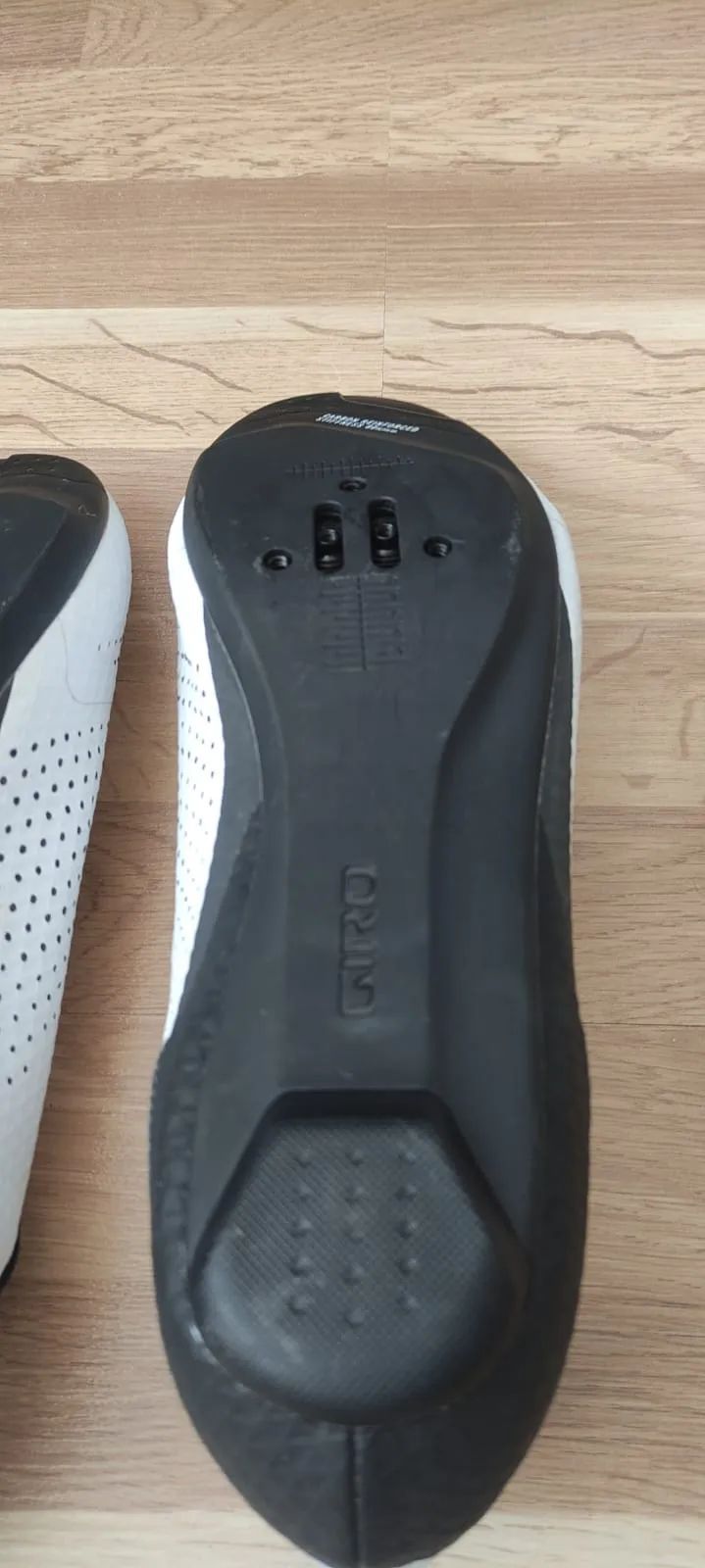 Giro Cadet, s karbonovou podrážkou a systémem Boa, velikost 47