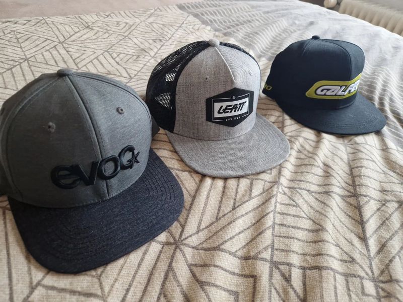 Kšiltovky různé 