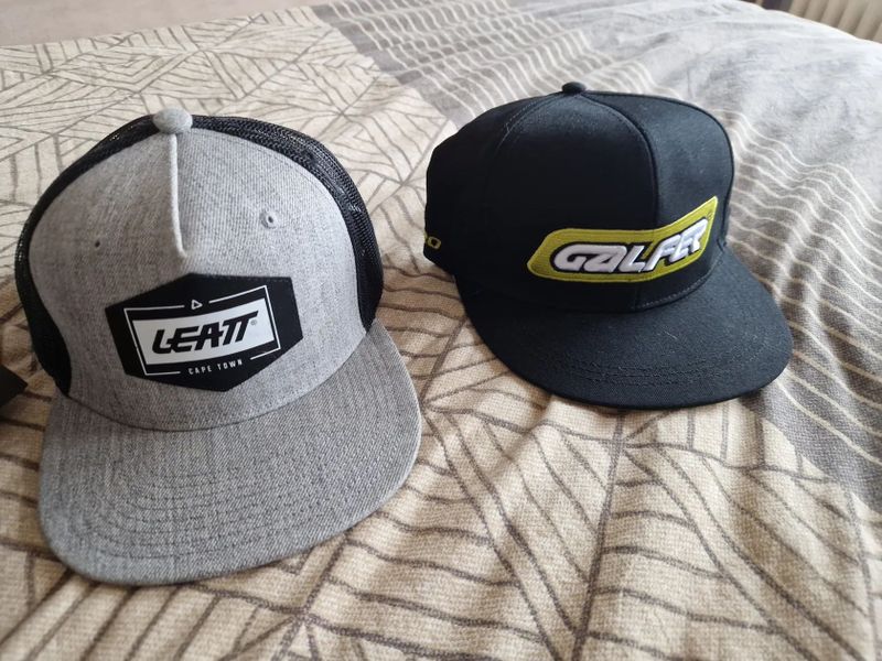 Kšiltovky různé 
