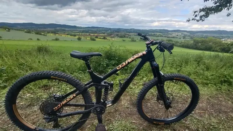 NS Bikes Define 150 Carbon Původní cena 120 000,-