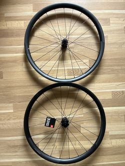 Zapletená karbonová kola 3T-Discus I28 LTD
