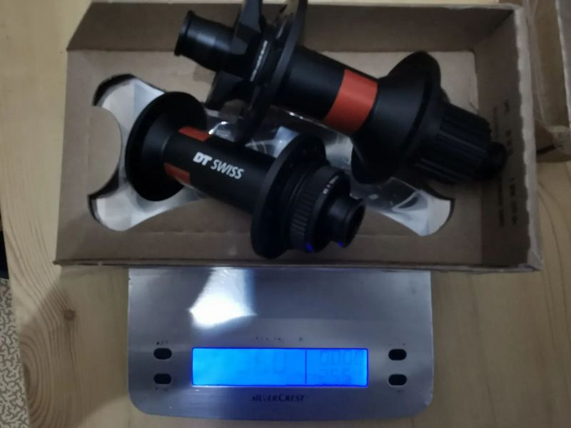 DT swiss 240s boost 148+110 28 děr, microspline 