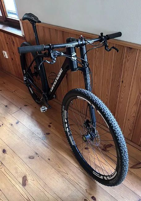 Lefty, vcelku nula najeto, full carbon