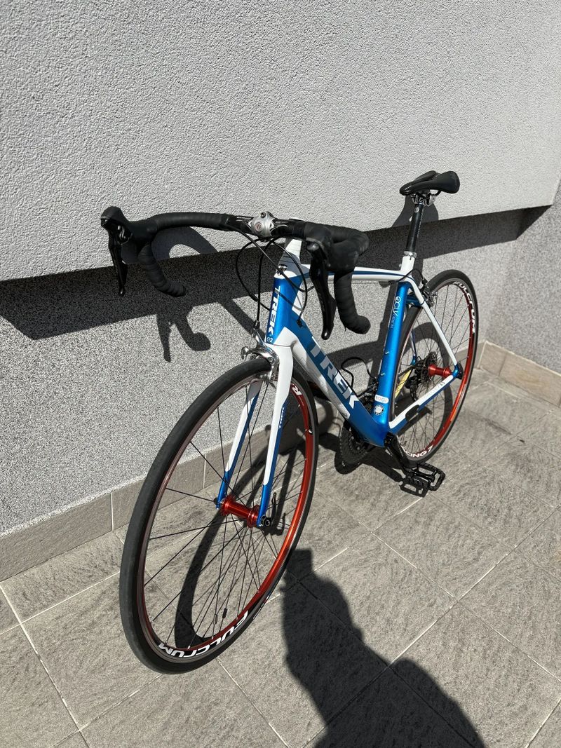 Trek Madone 4.5 silniční karbonové kolo bílomodrá perleť