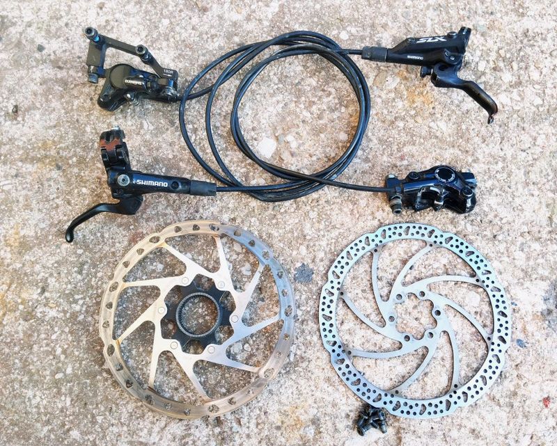 Shimano Deore/ SLX komplet - dlouhé hadice + kotouče grátis 