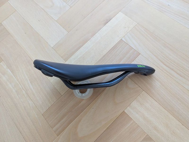 Fabric Scoop Shallow Pro, Carbon Rail (zelená)