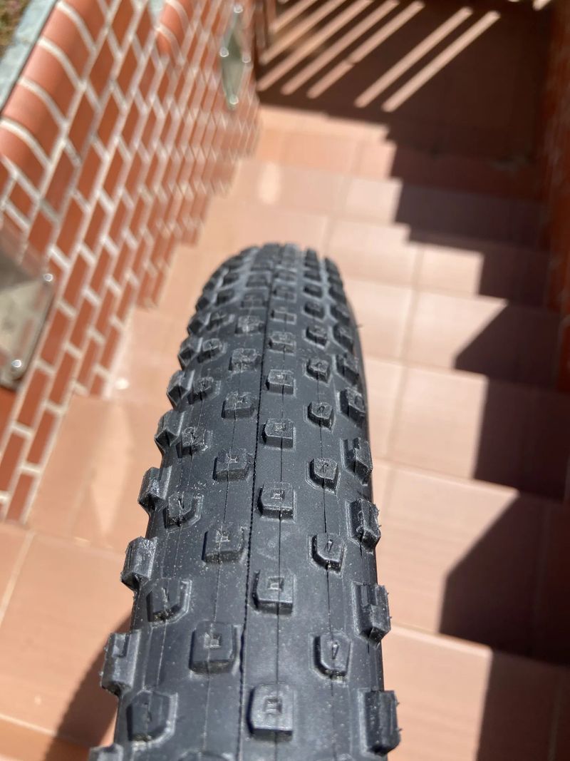 29x2,20 BONTRAGER XR2 TEAM ISSUE, 2 kusy, úplně nové